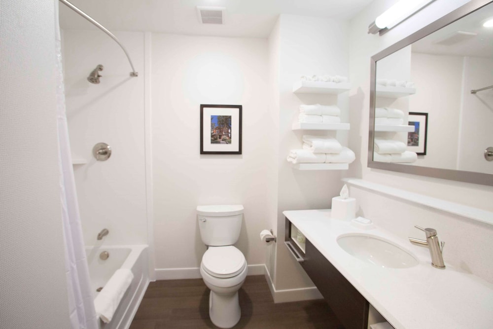 Hampton Inn Suites St Paul Downtown 9/70