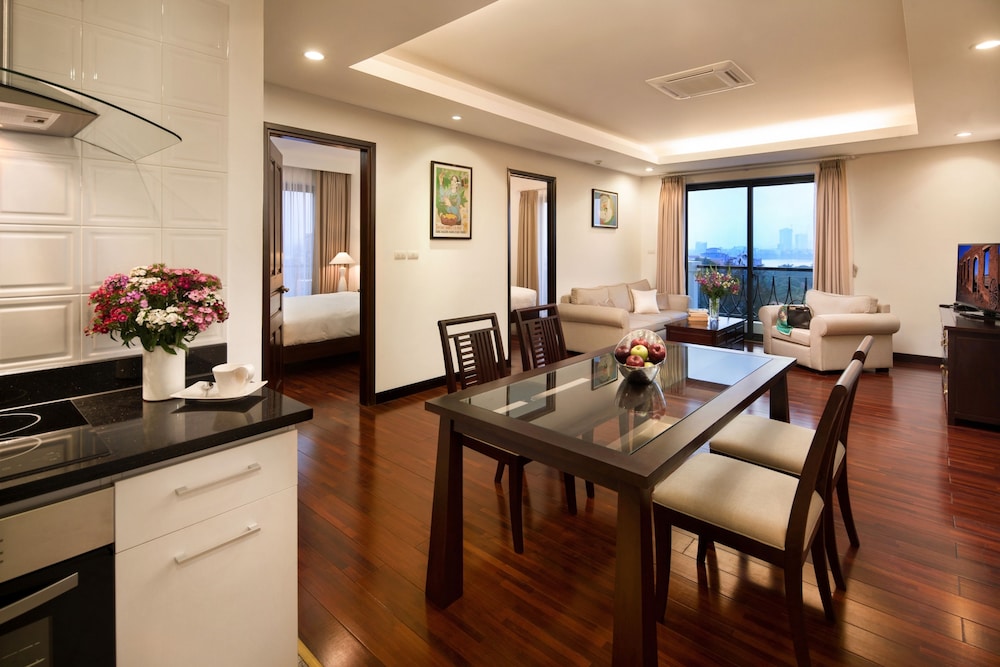 Elegant Suites Westlake 58/72