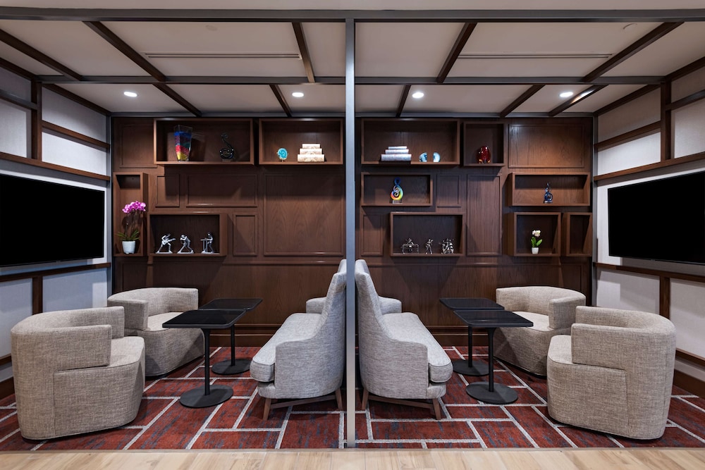Hyatt Place Austin / Lake Travis / Four Points 45/55