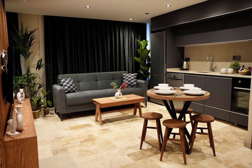 Khalkedon Suite 32/50