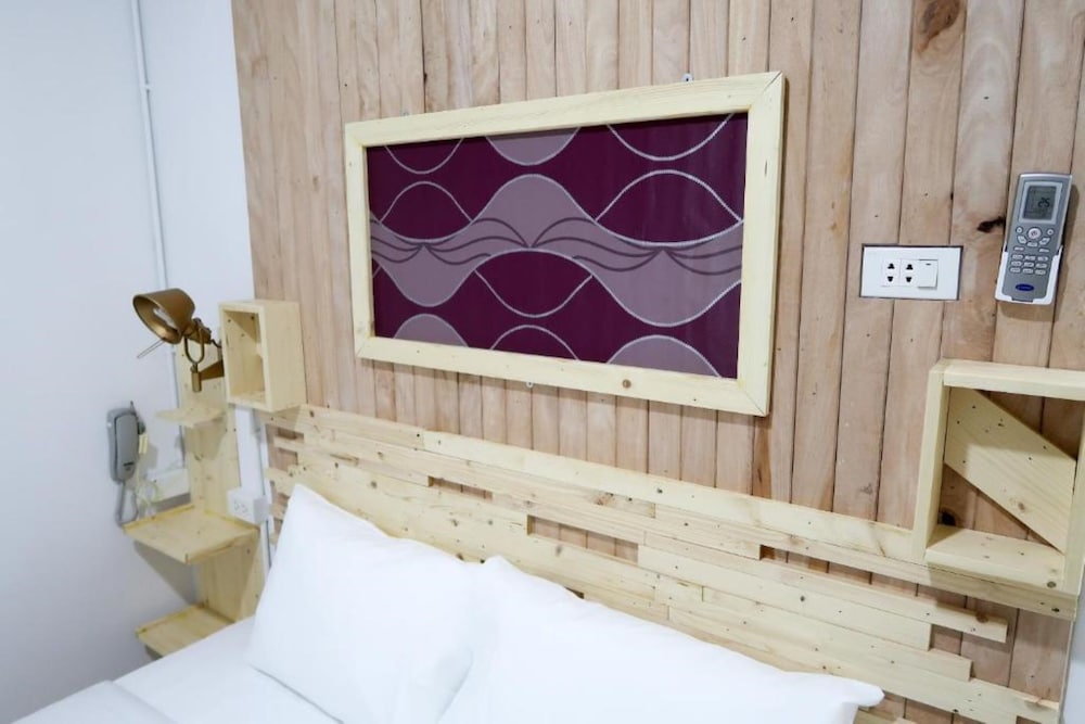 Baan Urt Suratthani Airport Hotel 12/66