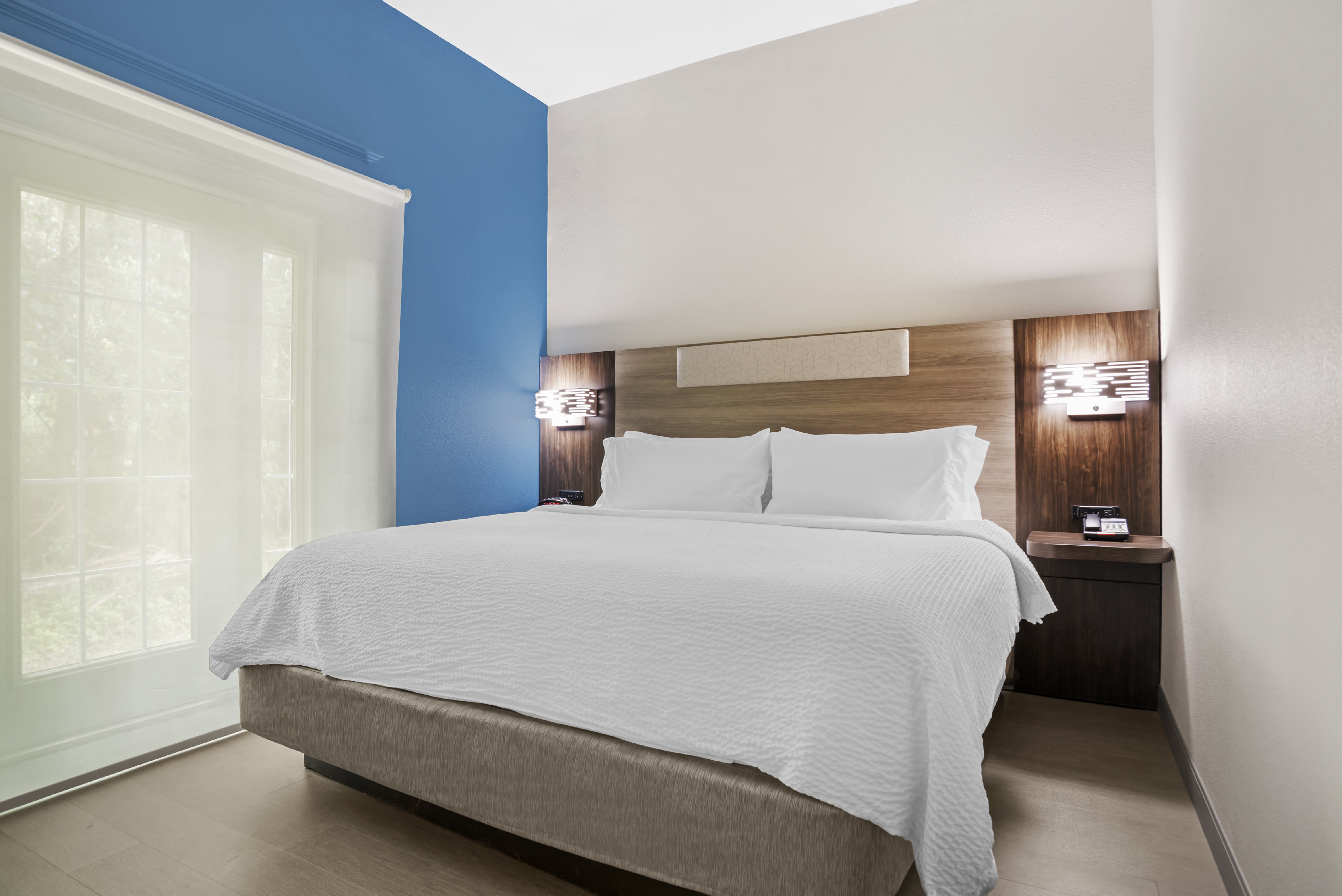 Holiday Inn Express Fairhope - Point Clear 24/72