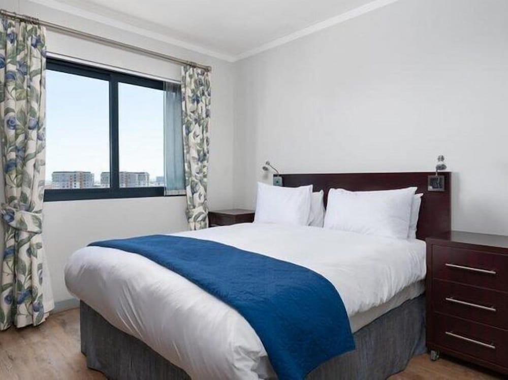 Century City Boutique Apartments 6/50