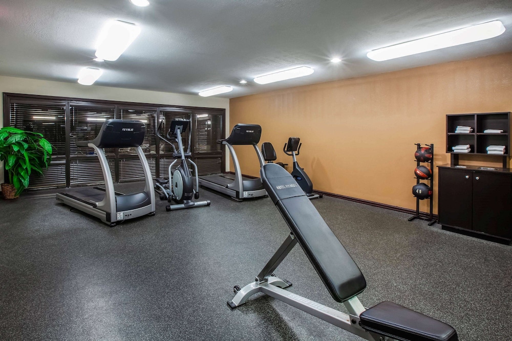 Days Inn & Suites by Wyndham Tyler 9/22