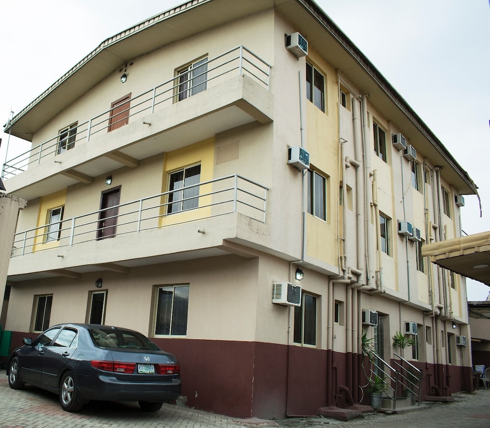 Maxton Suites Magodo 26/27