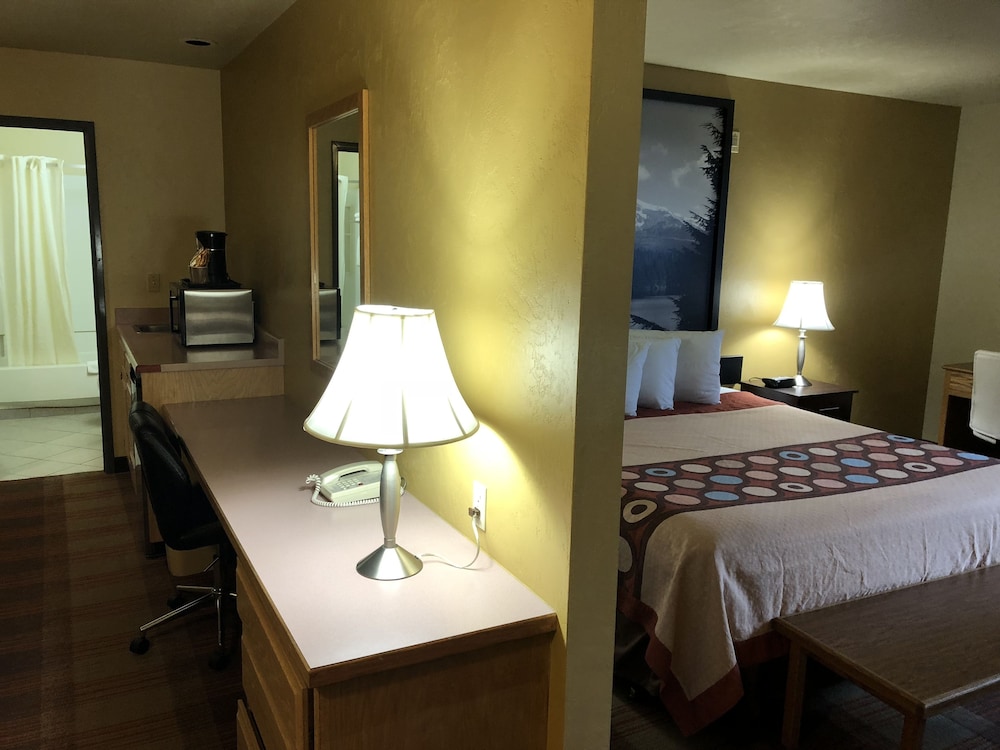 Super 8 By Wyndham Kennewick 9/21