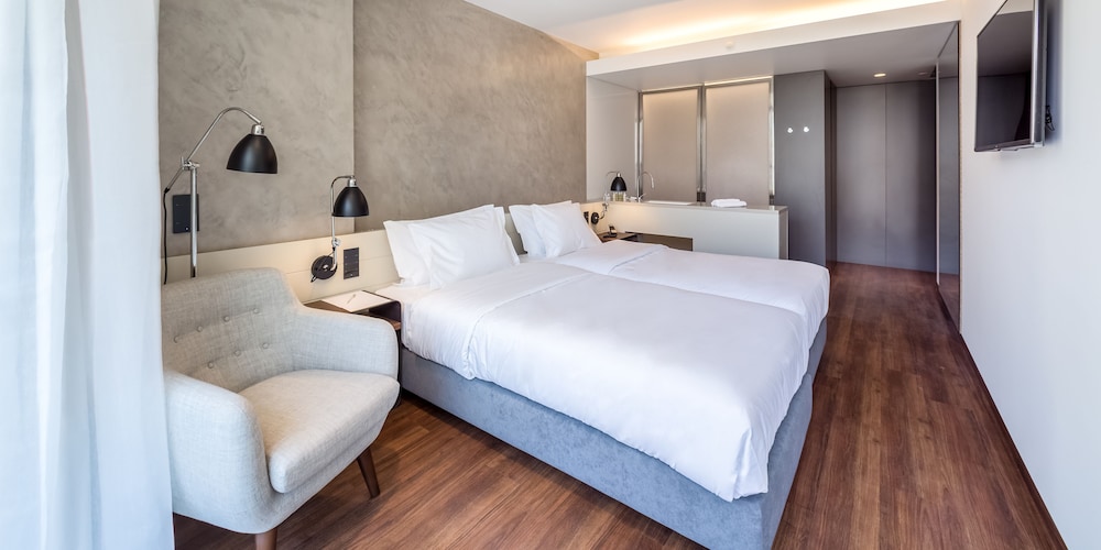 Classic, Double or Twin Bed