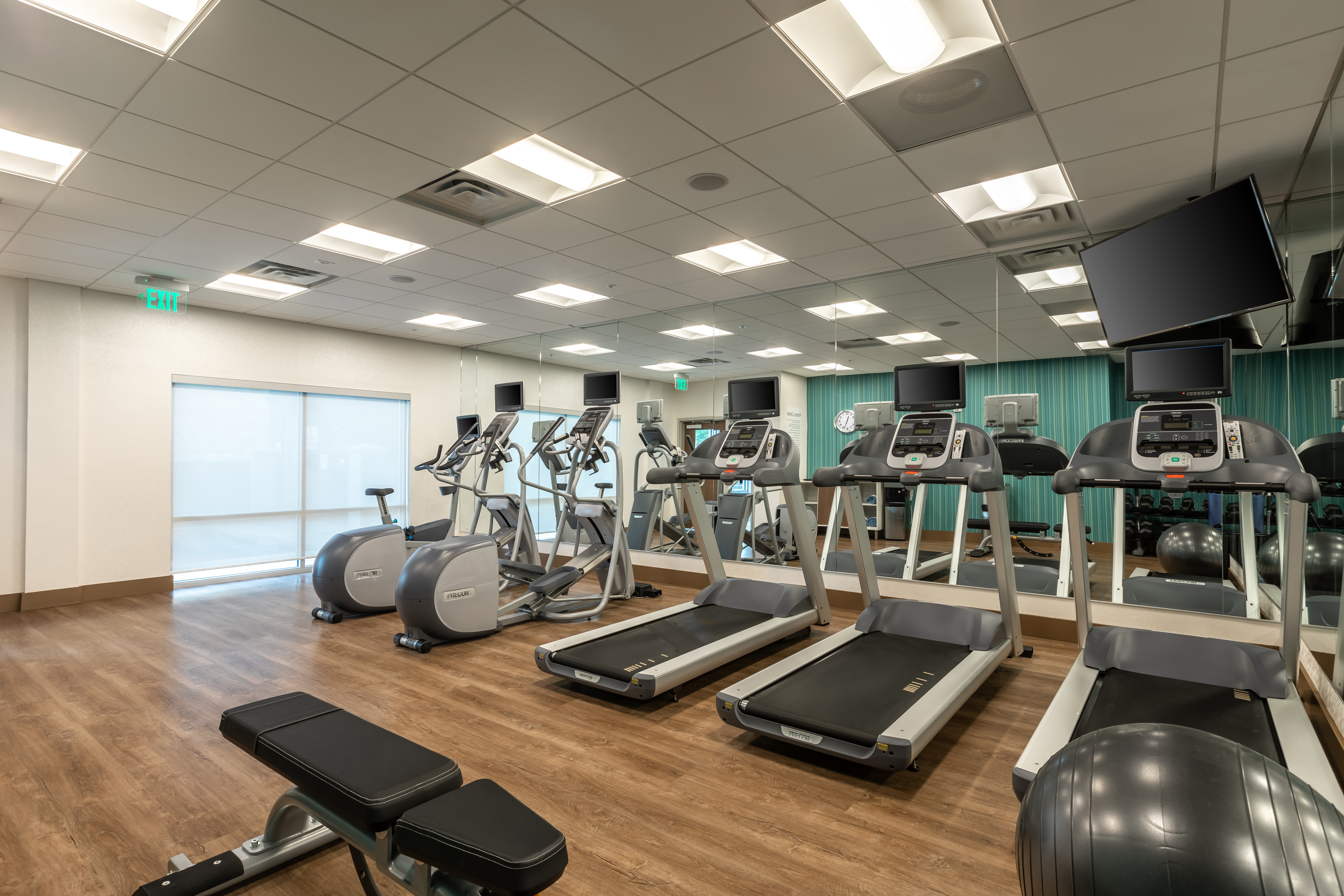 Holiday Inn Express Suites Gainesville Lake Lanier Area 33/59