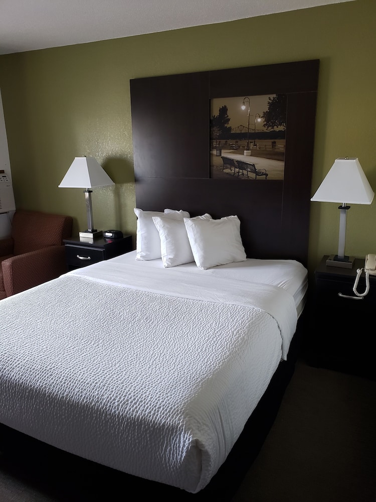 Super 8 By Wyndham La Crosse 17/45