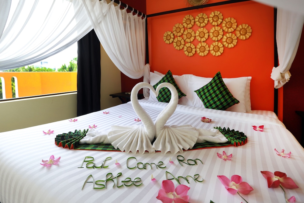 DELUXE, DOUBLE BED, POOL VIEW, BALCONY