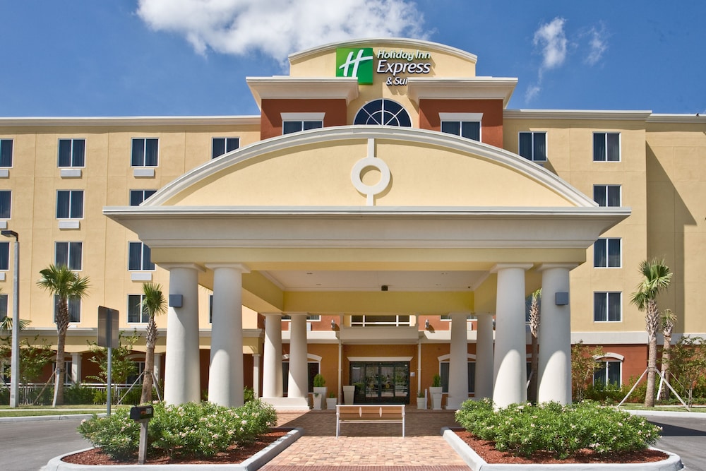 Holiday Inn Express and Suites Port St. Lucie West 1/50
