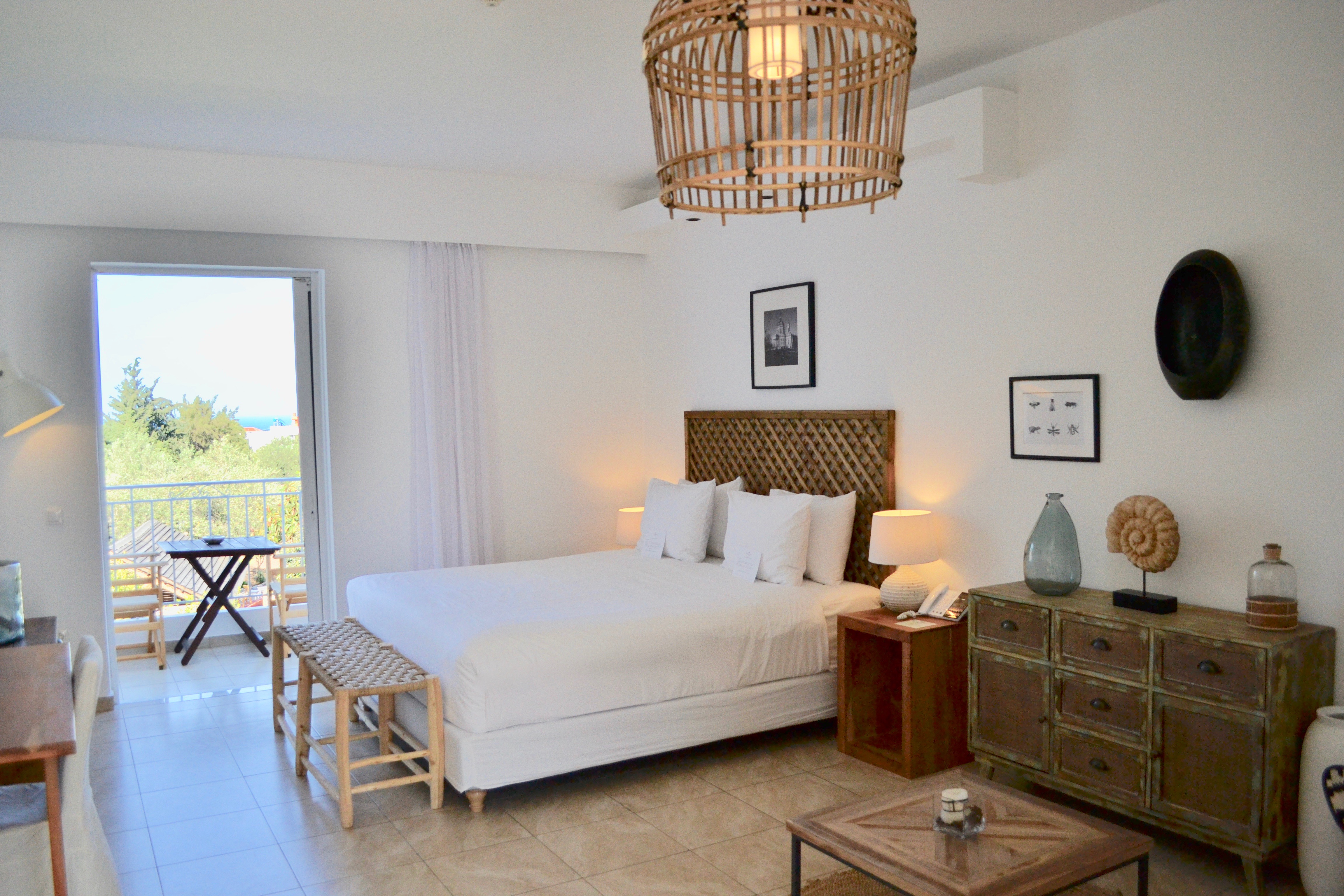 DELUXE, DOUBLE BED, ACROPOLIS VIEW