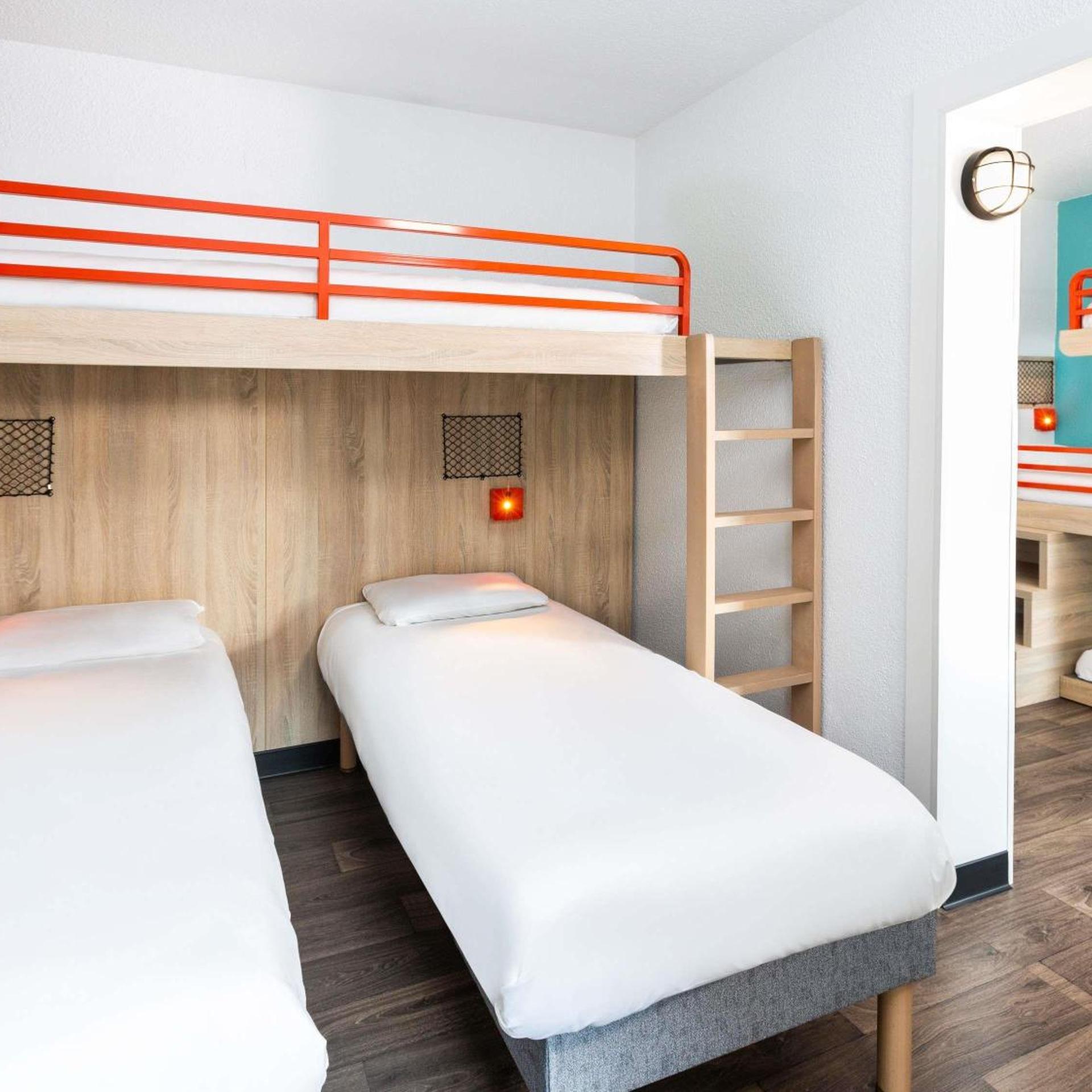 3 Bunk Beds, Shared Bathroom