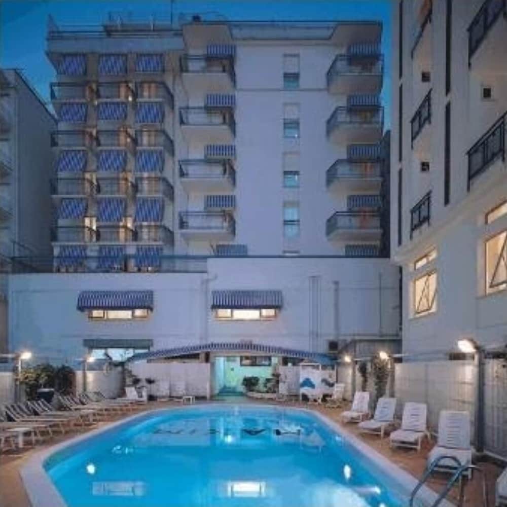 HOTEL ARENA 3/39