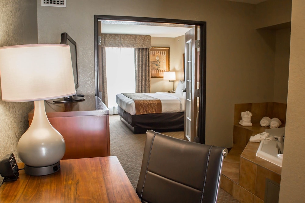 Comfort Suites San Antonio SeaWorld - Lackland AFB 26/39