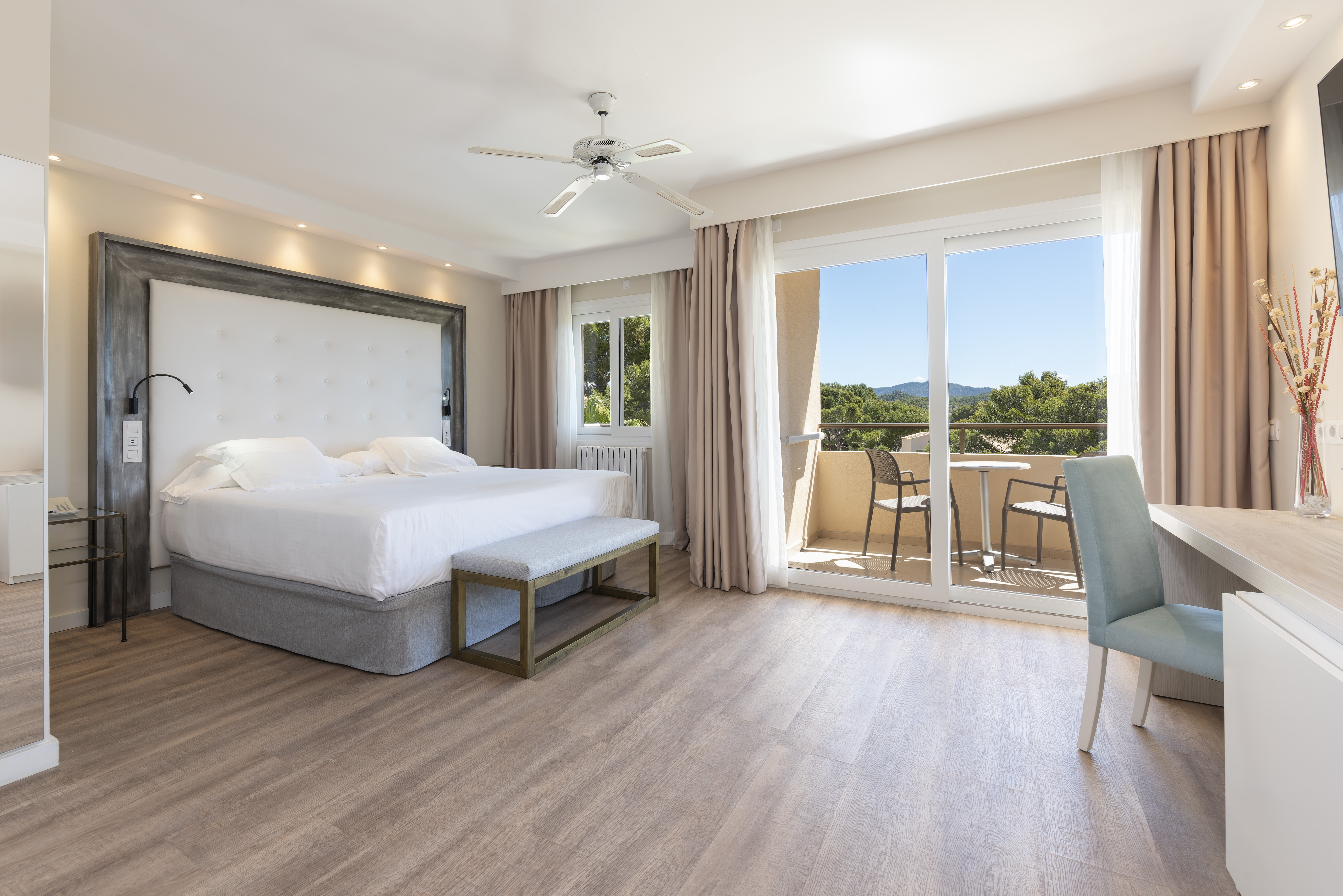 Silver, Double Bed