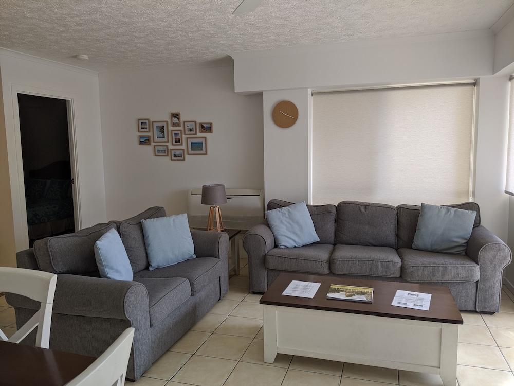 MOORINGS BEACH RESORT 35/77