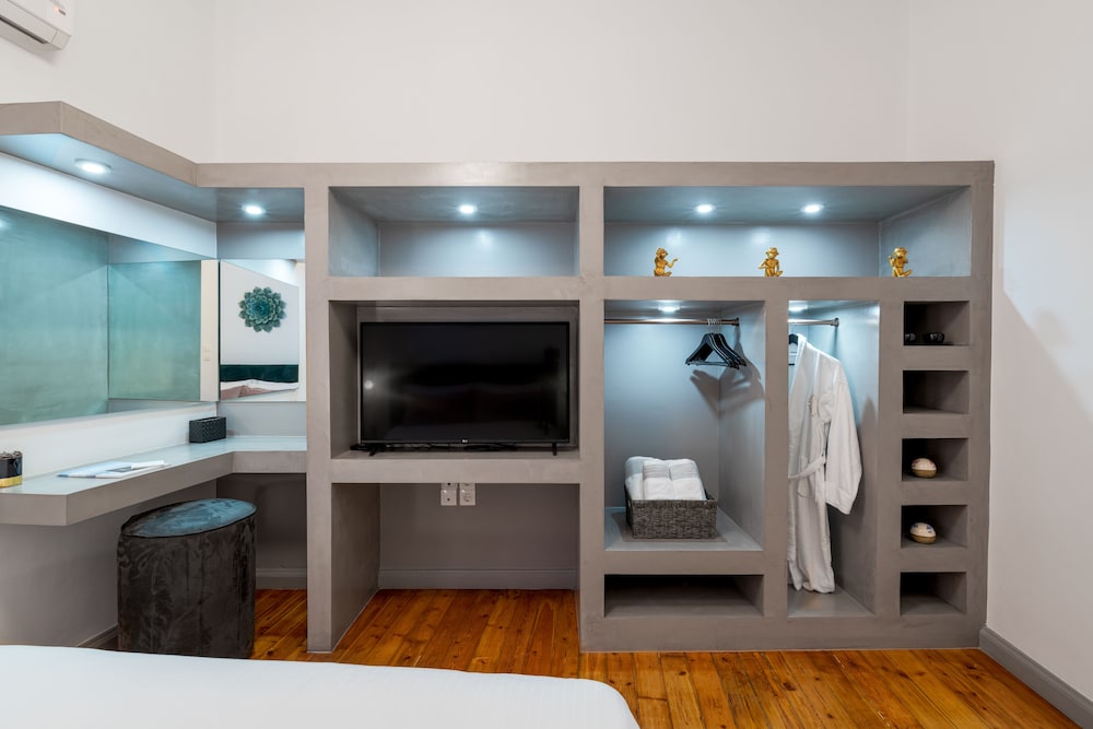 2Mazi Suites 35/47