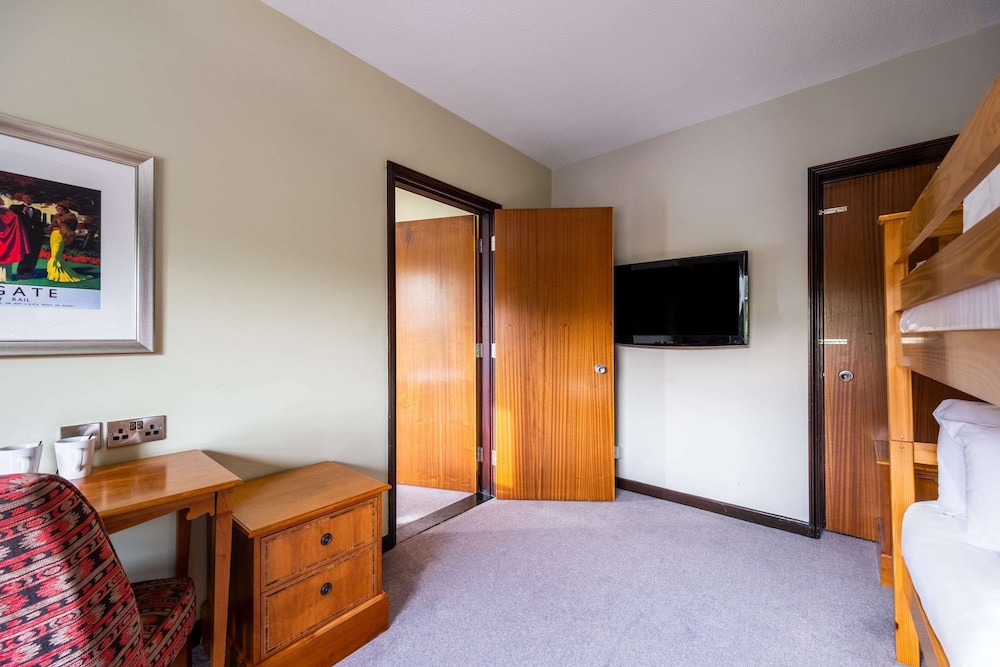 Cedar Court Hotel Harrogate 30/59