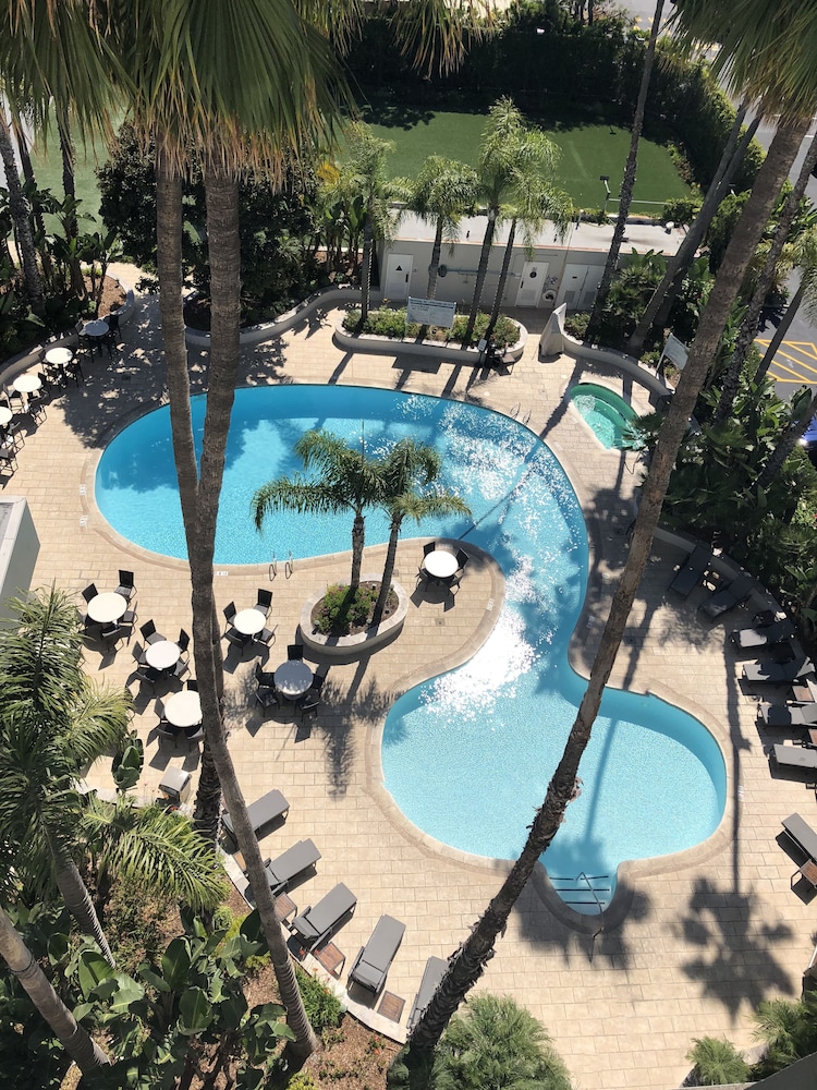 Hyatt Regency Newport Beach West 75/78