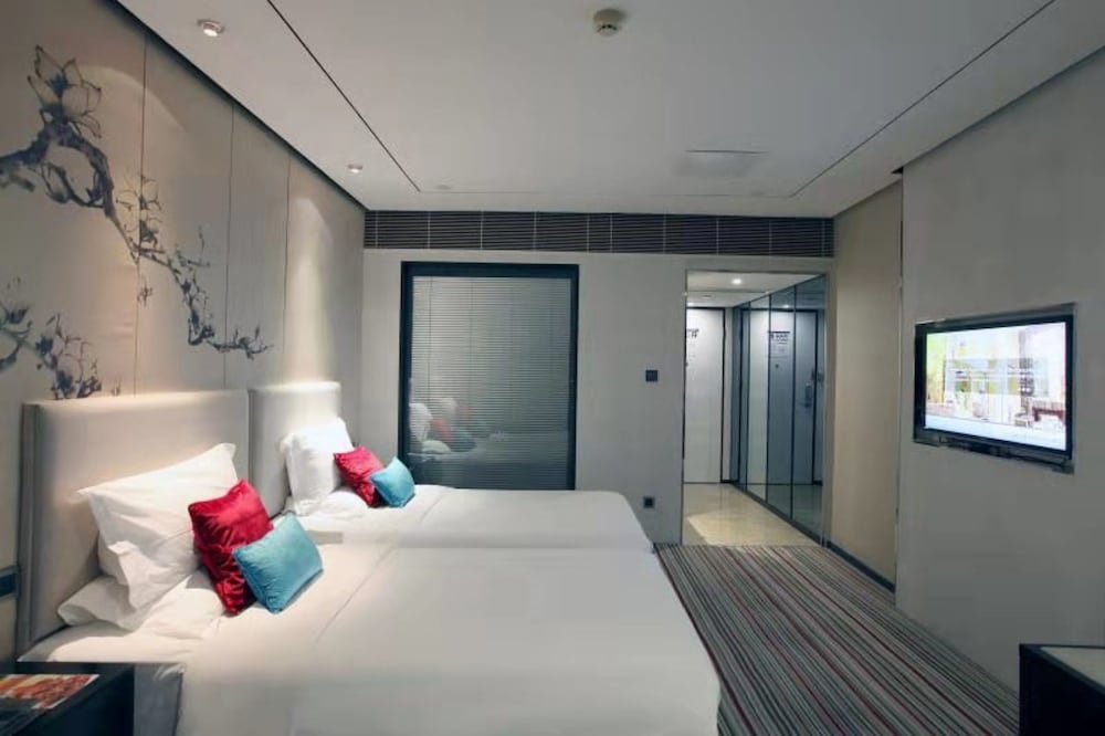 Elite Polink Global Hotel 8/16