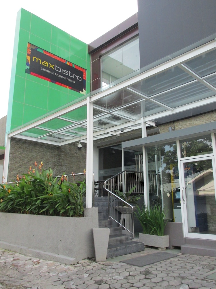 DK Belstar Hotel Belitung 35/36