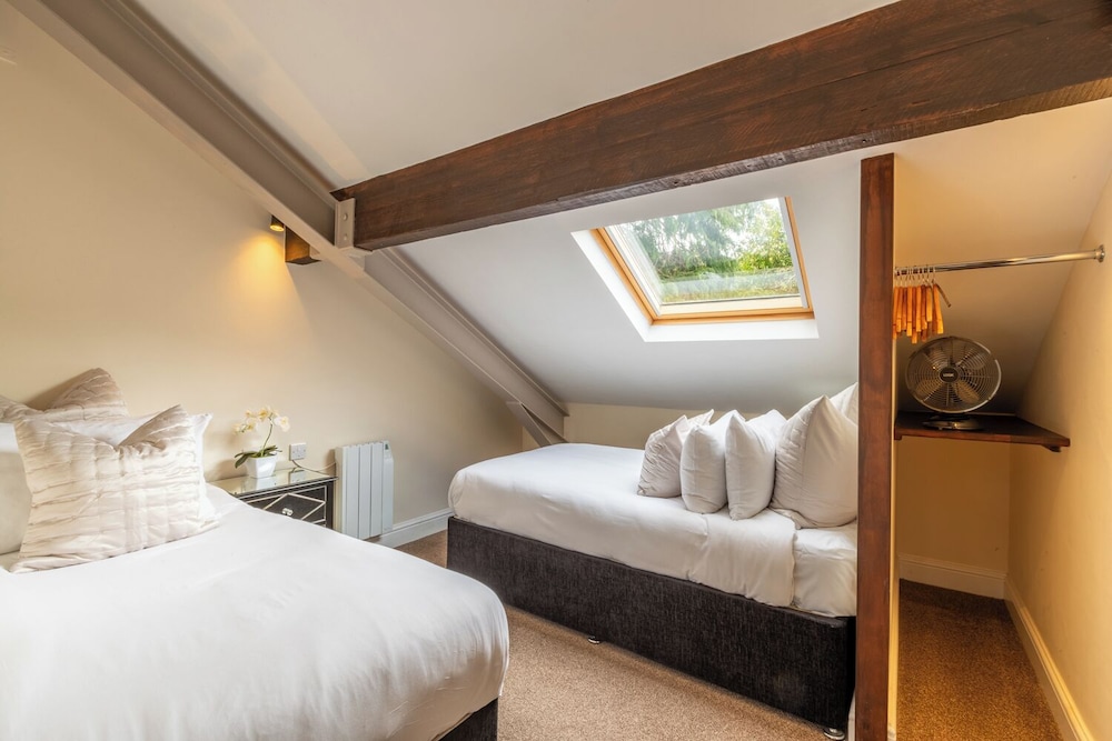 Cozy, Exterior, King Bed, Bunk Beds