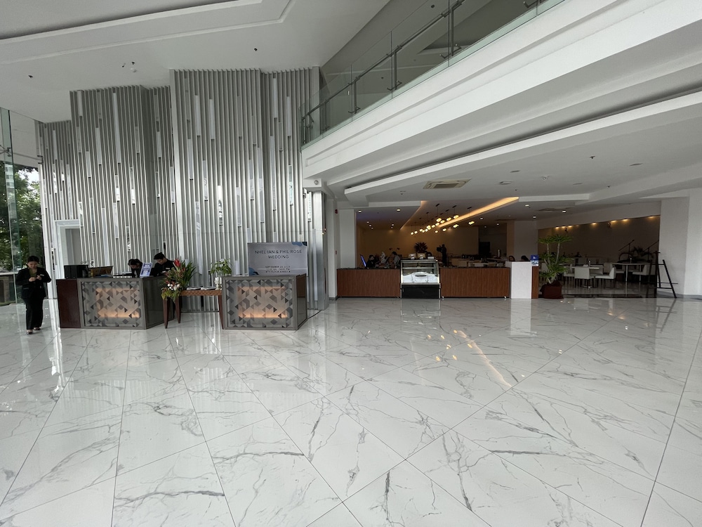 Golden Peak Hotel and Suites powered by Cocotel 8/63
