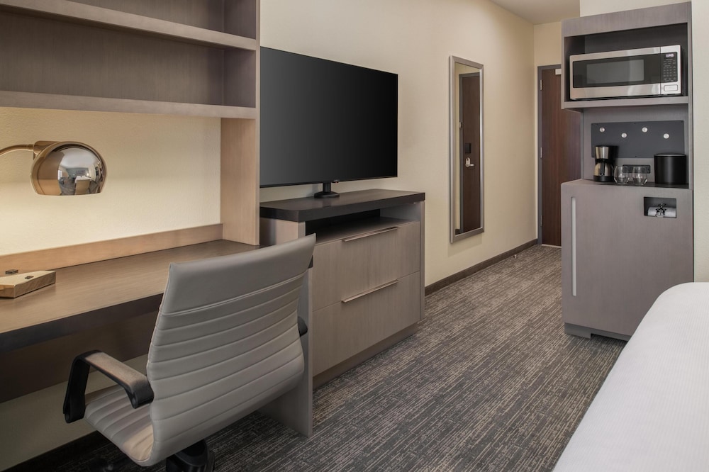 Hyatt House Fresno/Campus Pointe 45/50
