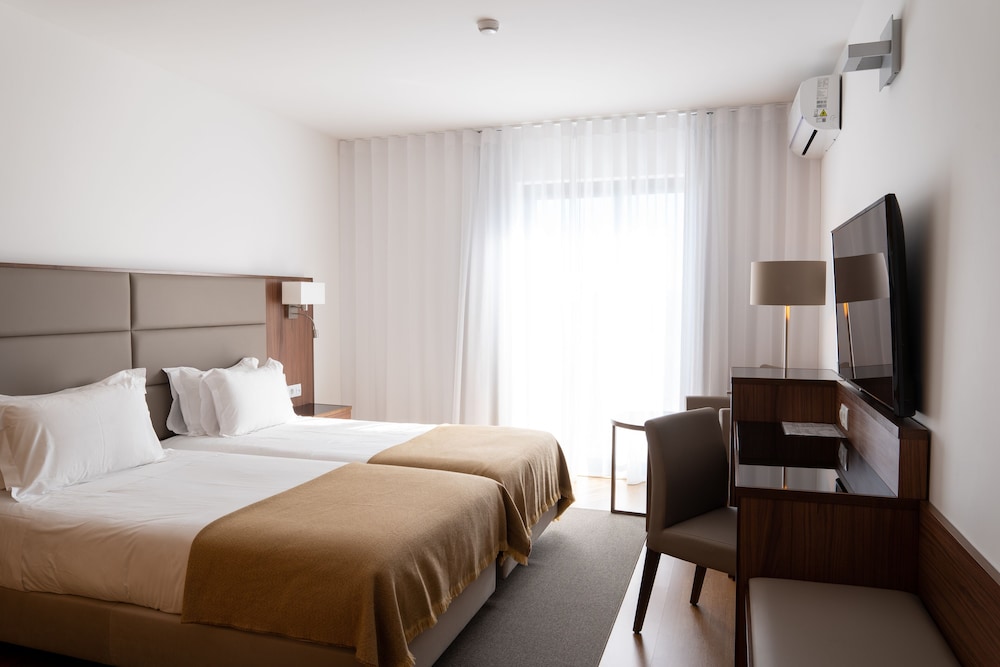 Room, Twin Beds, Village View