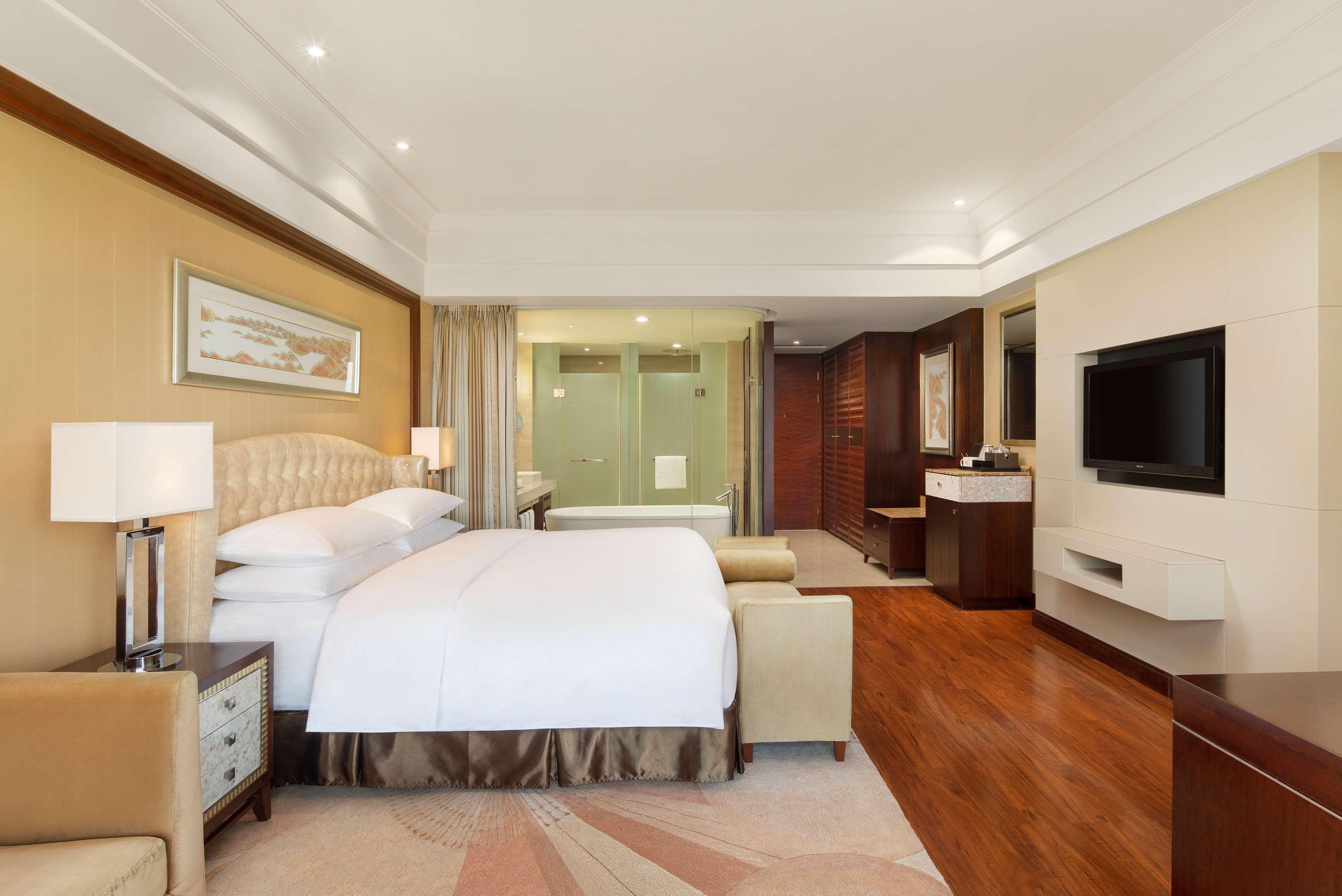 Deluxe, Double Bed