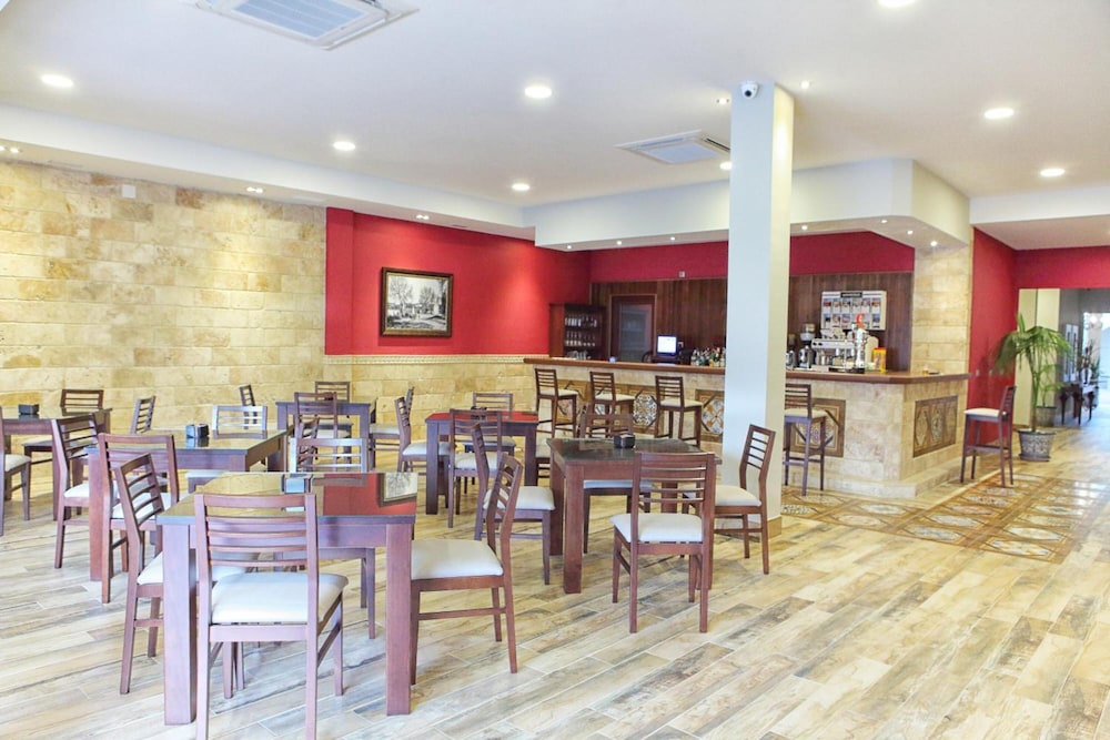 HOSTAL GARLU 34/41