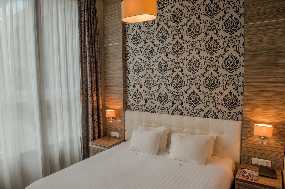 Grand Hotel Downtown 20/50
