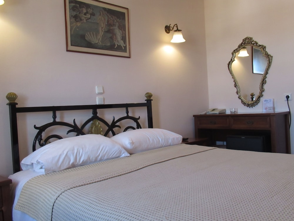 BYRON HOTEL 26/72