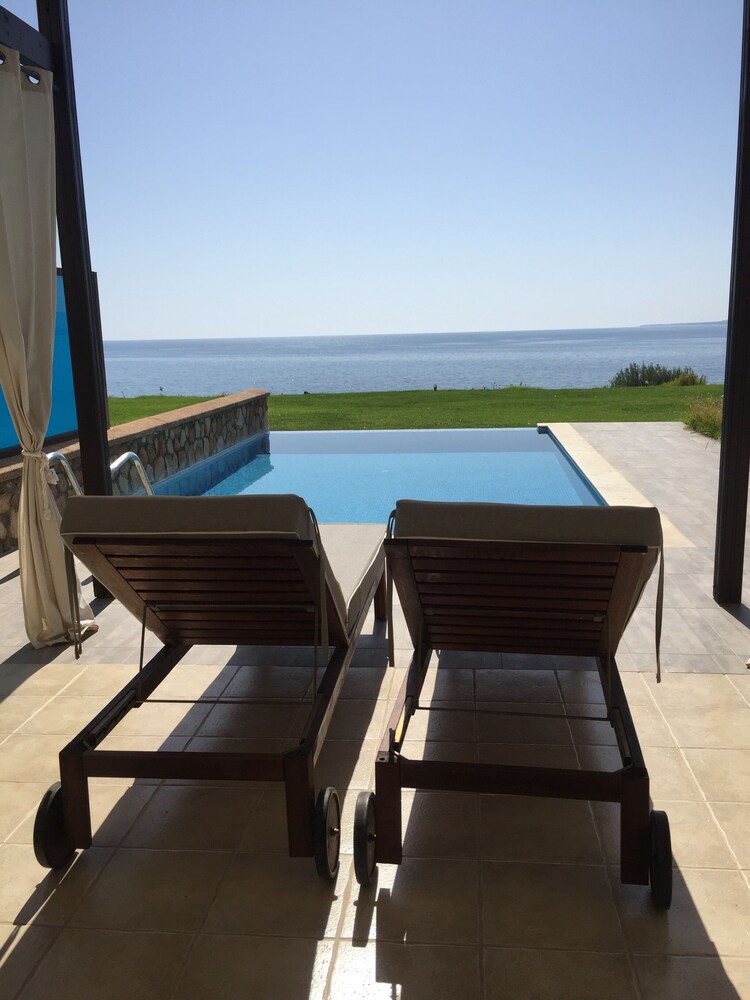 Al Mare Villas 33/67