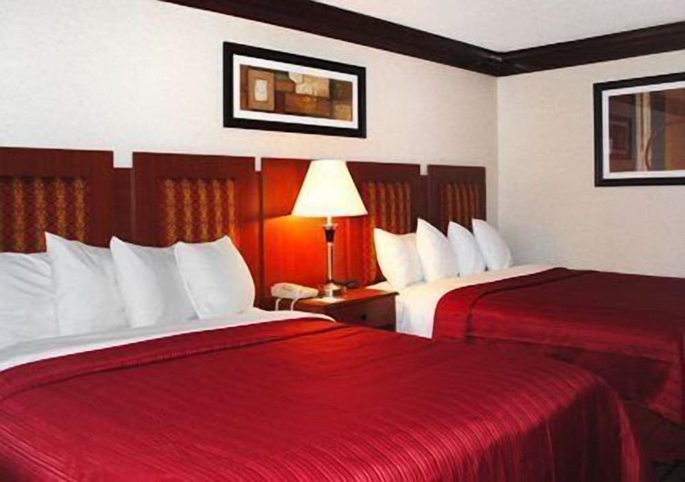 Quality Inn & Conference Center Brattleboro North 27/64