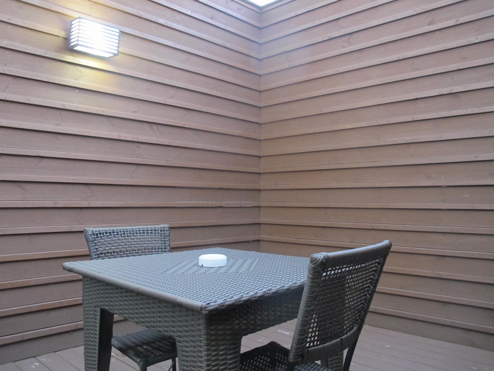Townhouse Oak Vera Hotel Near Clark International Airport 45/57