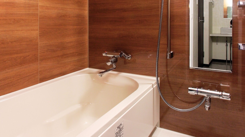Nipponbashi Luxe Hotel 48/52
