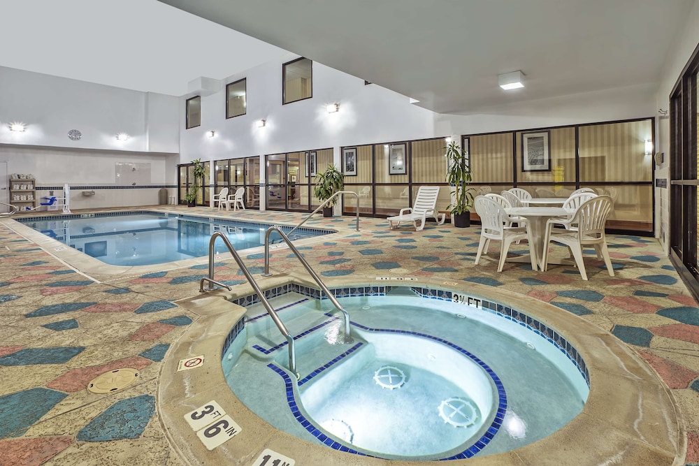 Hampton Inn Hotel Detroit/Belleville-Airport Area in BELLEVILLE - MI
