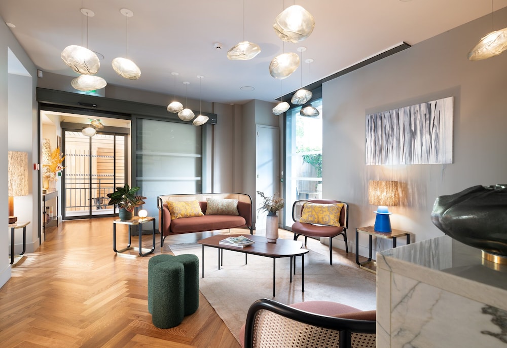 Hebe Hotel 24/41