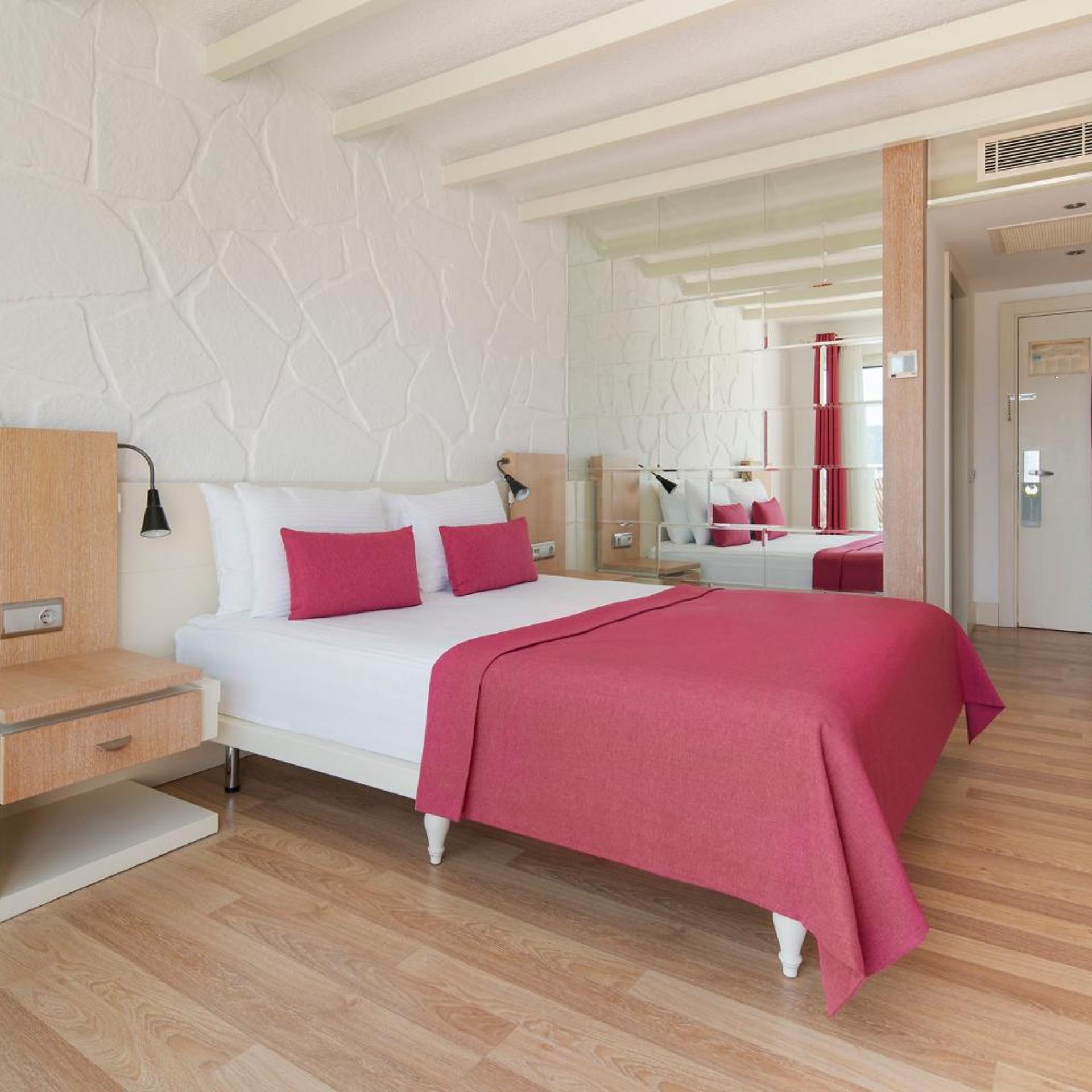 Standard, Double or Twin Bed, Land View