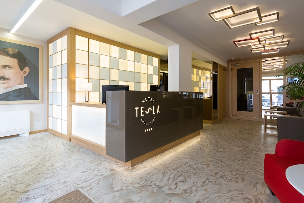 HOTEL TESLA SMART STAY 5/43