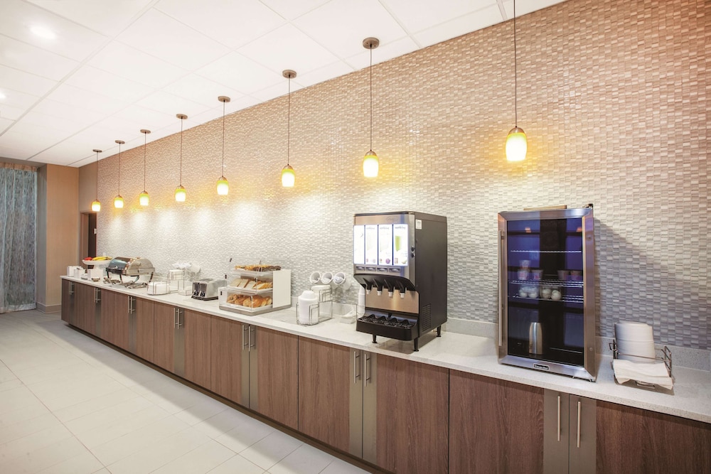 La Quinta Inn & Suites By Wyndham San Marcos Outlet Mall 22/31