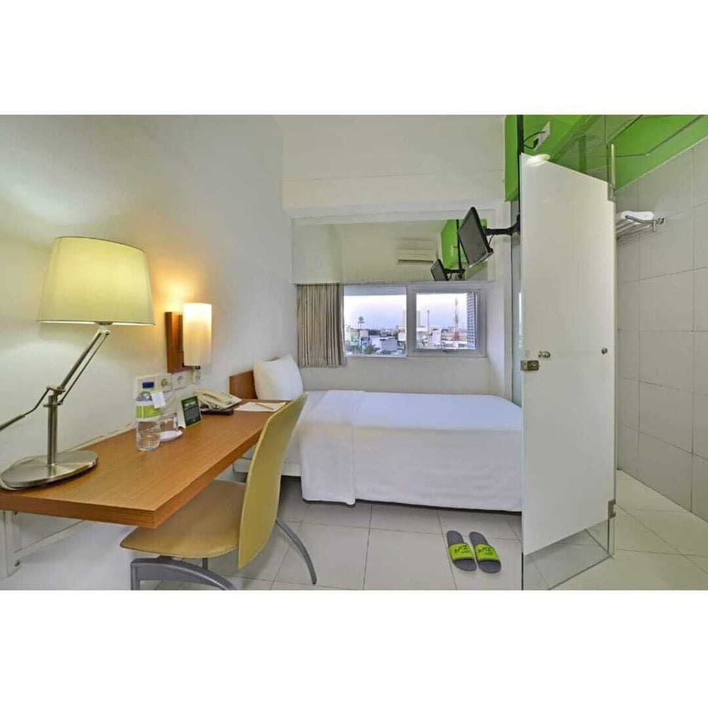 Whiz Hotel Pemuda Semarang 43/44