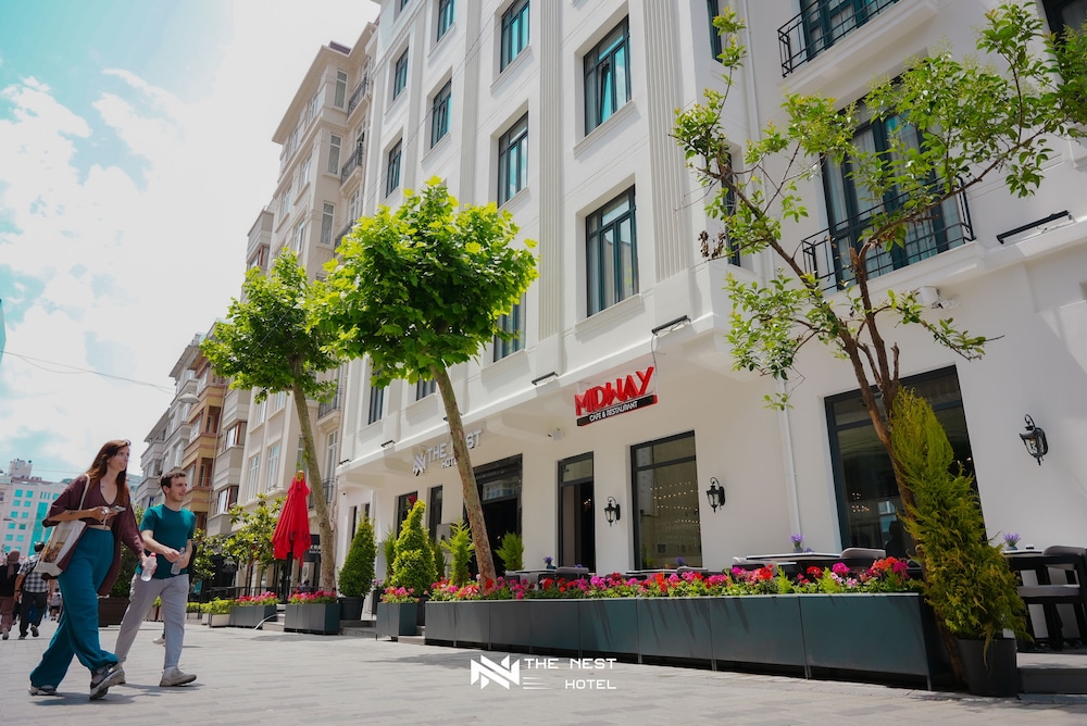 The Nest Hotel 62/70