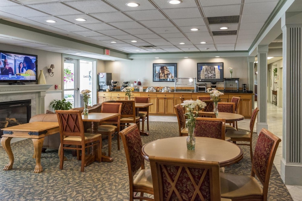 Cresthill Suites Syracuse 35/53