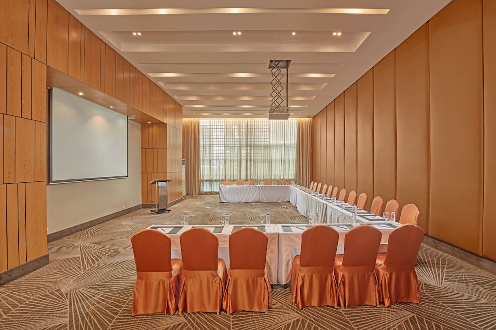 F1 Hotel Manila BGC 57/65