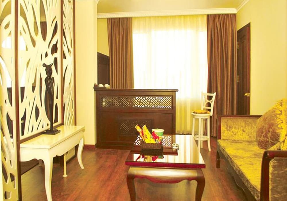 City Bay Palace Hotel 55/70