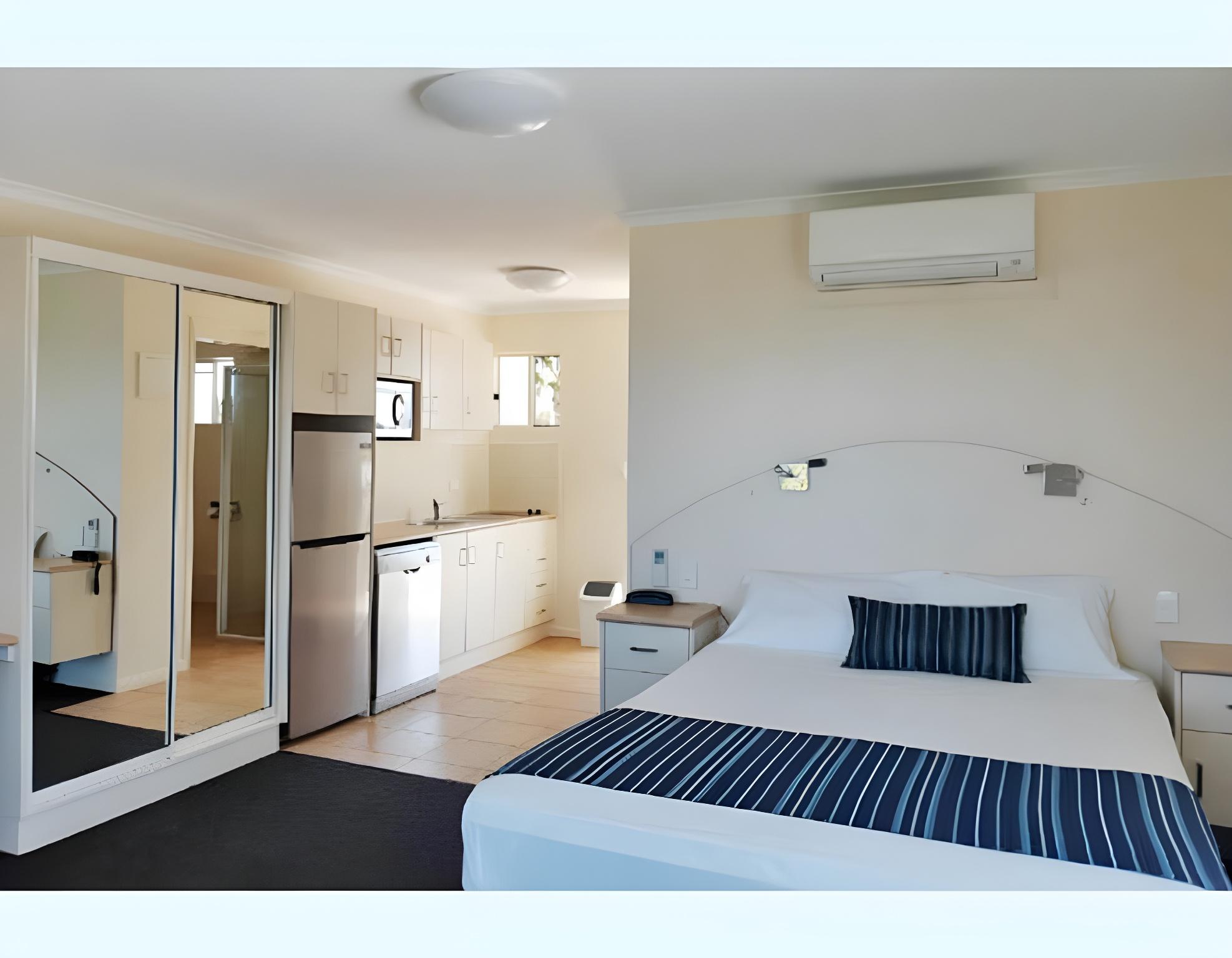 Ocean, Kitchenette