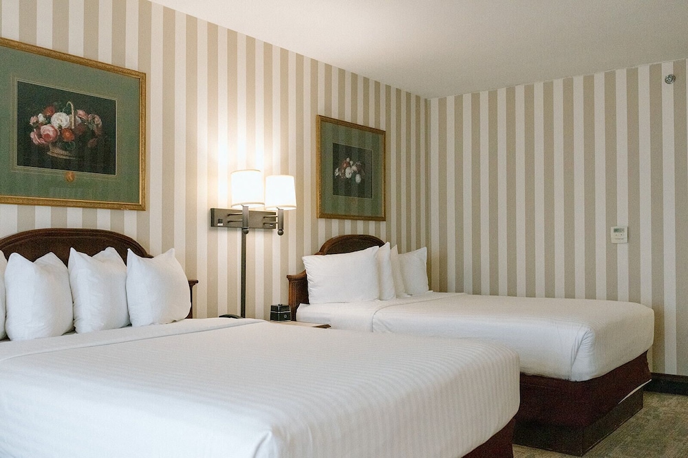 غرفة قياسية بسريرين كوين بدون إطلالة، Bayshore Resort 7/10